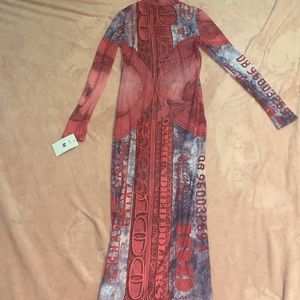 Long bodycon money dress. Never worn !! Brand new !!